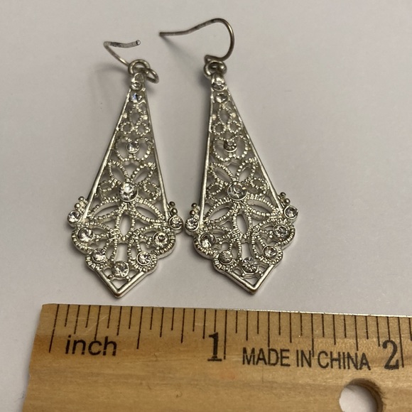 Silver Tone Metal Openwork Flower Floral Earrings - Picture 3 of 14